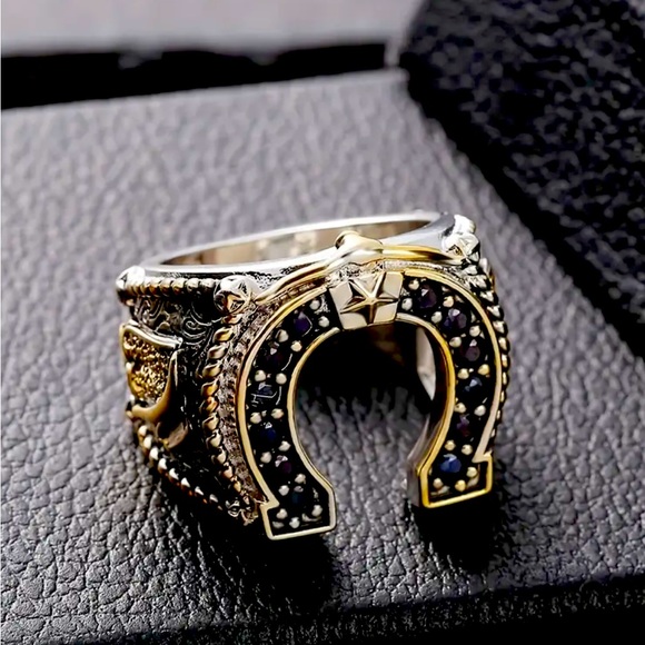 MENS HORSESHOE RING - Picture 5 of 13